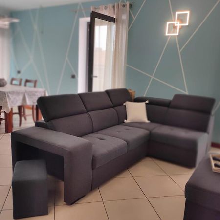 Garda Dreams Apartment Torri Del Benaco Bagian luar foto