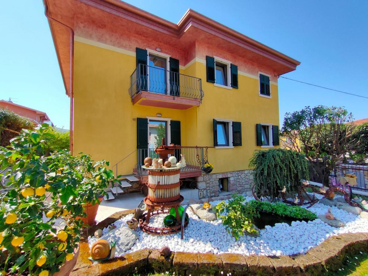 Garda Dreams Apartment Torri Del Benaco Bagian luar foto