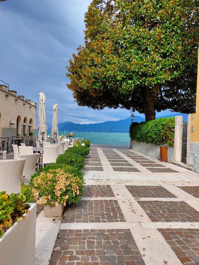 Garda Dreams Apartment Torri Del Benaco Bagian luar foto
