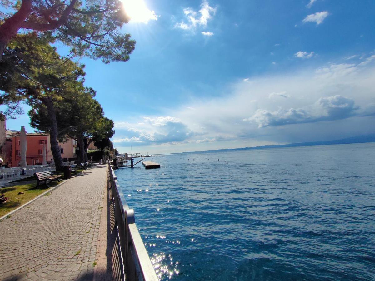 Garda Dreams Apartment Torri Del Benaco Bagian luar foto