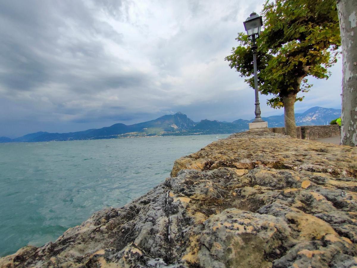 Garda Dreams Apartment Torri Del Benaco Bagian luar foto