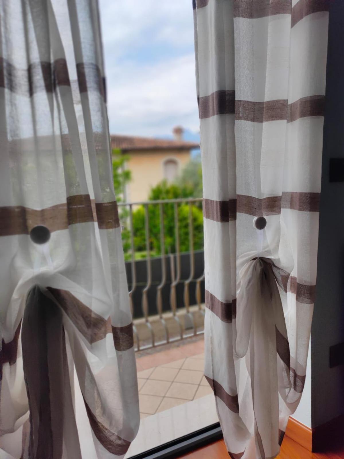 Garda Dreams Apartment Torri Del Benaco Bagian luar foto
