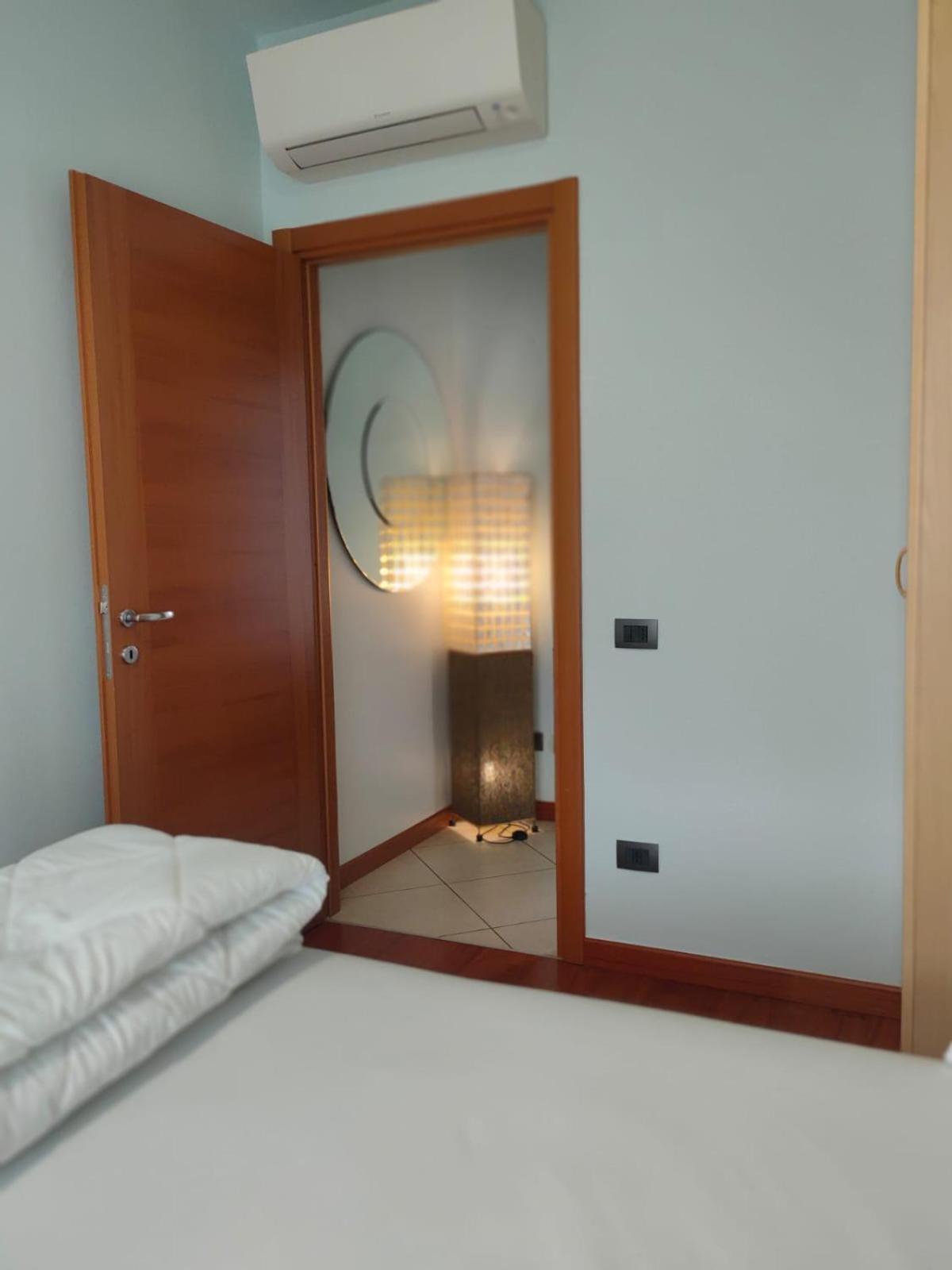 Garda Dreams Apartment Torri Del Benaco Bagian luar foto