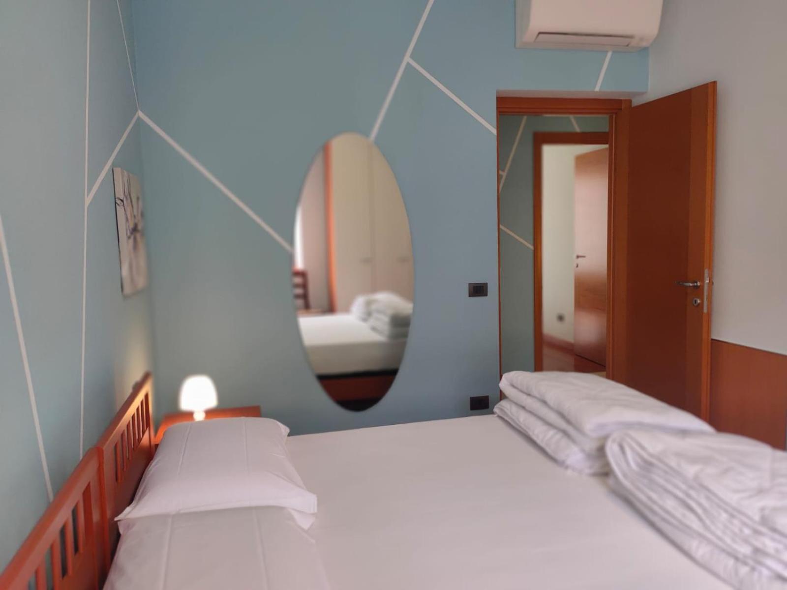 Garda Dreams Apartment Torri Del Benaco Bagian luar foto