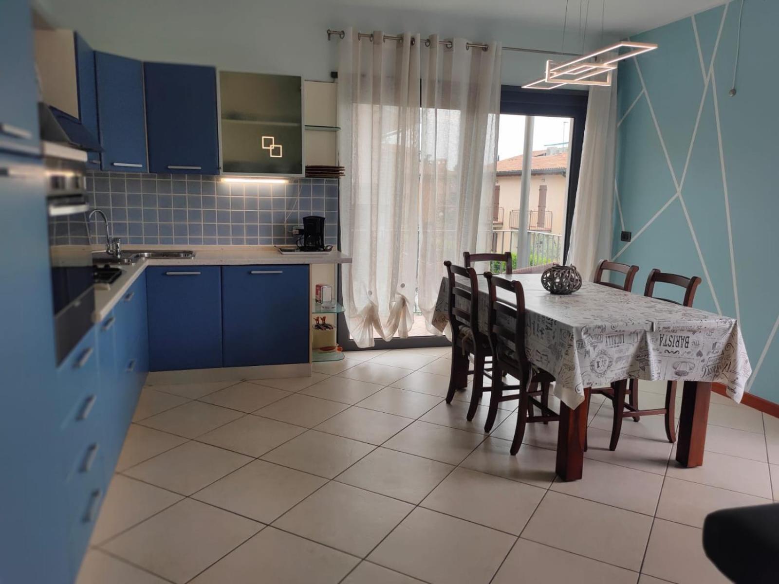 Garda Dreams Apartment Torri Del Benaco Bagian luar foto