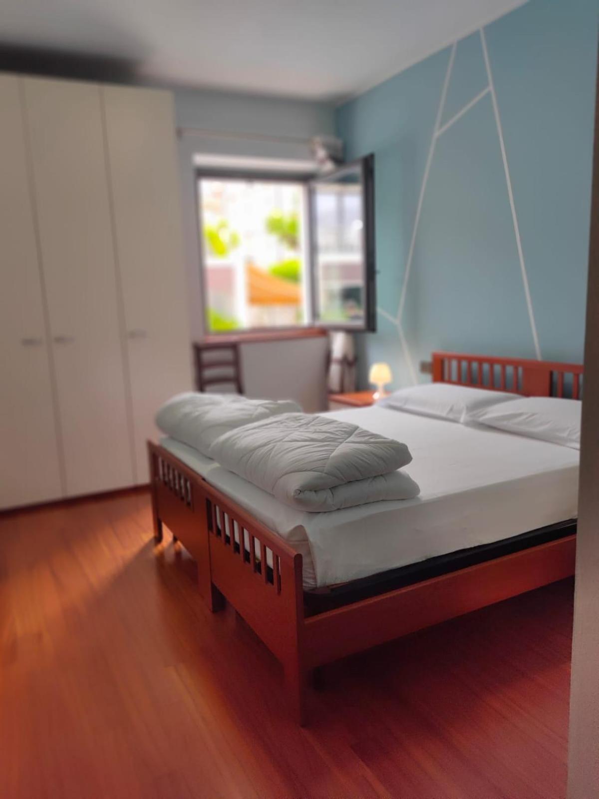 Garda Dreams Apartment Torri Del Benaco Bagian luar foto