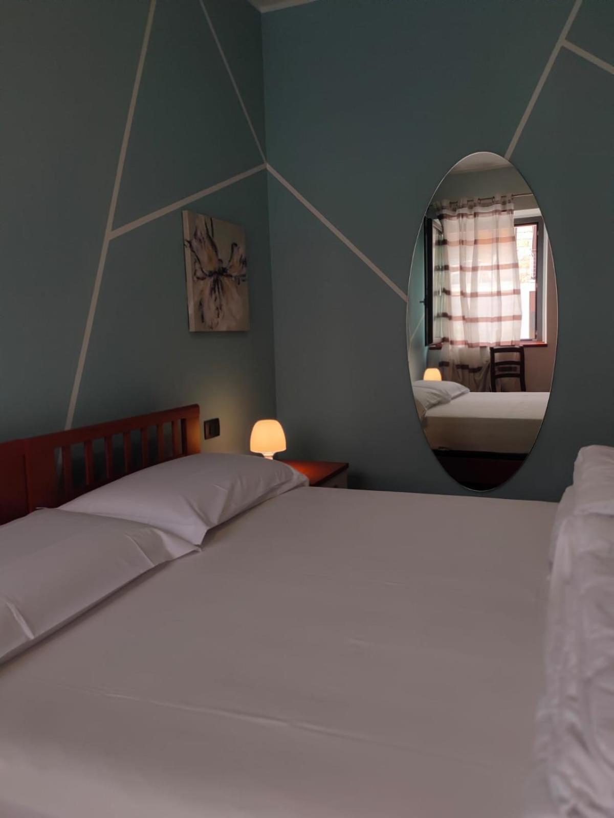 Garda Dreams Apartment Torri Del Benaco Bagian luar foto
