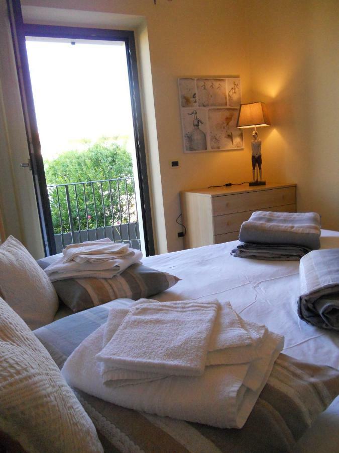 Garda Dreams Apartment Torri Del Benaco Bagian luar foto